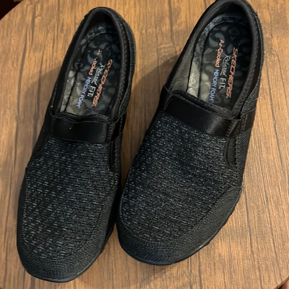 Skechers  relaxed fit. Memory foam. Sz9